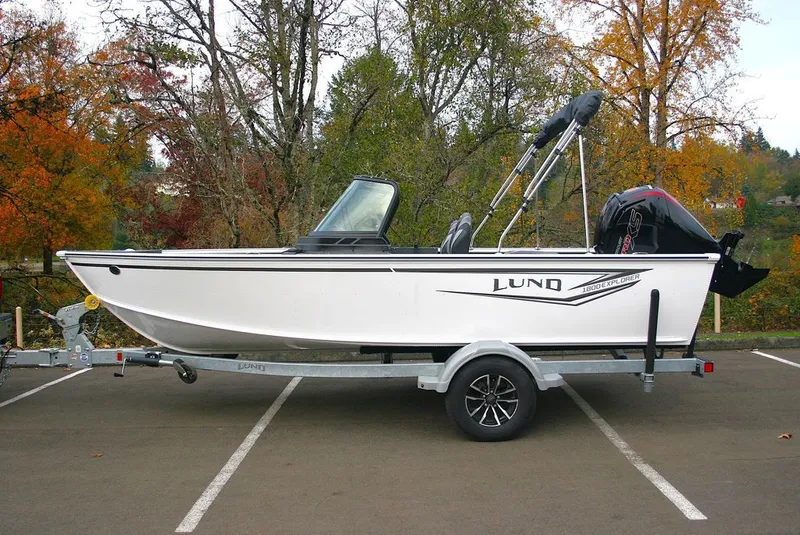 Slide: The Image of Lund 1800 Explorer Sport 2026 - 1