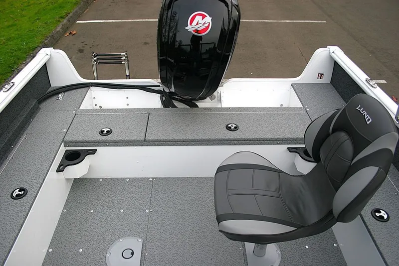 Slide: The Image of Lund 1800 Explorer Sport 2026 - 12