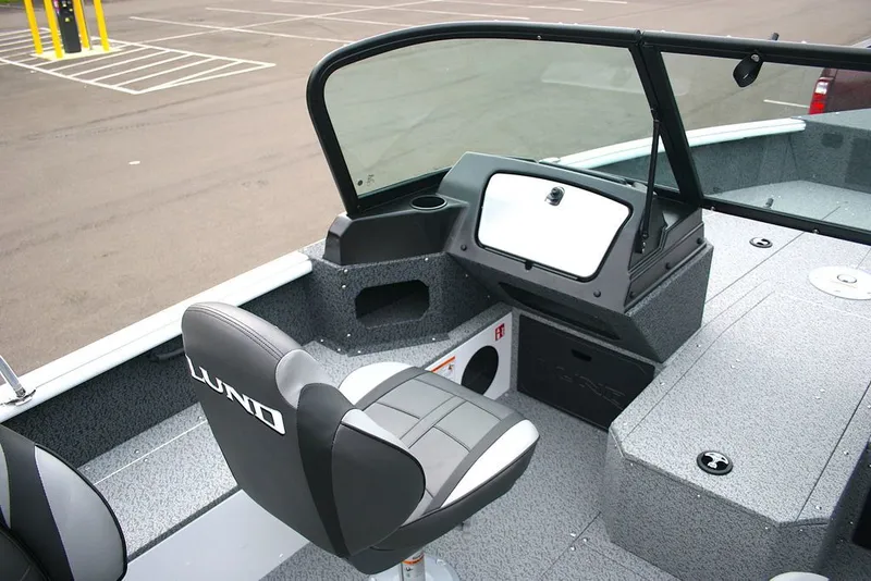 Slide: The Image of Lund 1800 Explorer Sport 2026 - 6