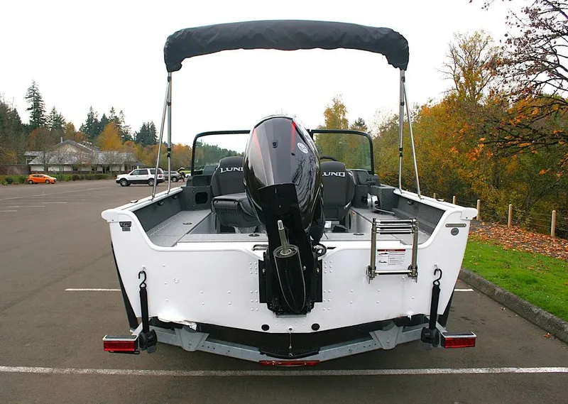 Slide: The Image of Lund 1800 Explorer Sport 2026 - 3
