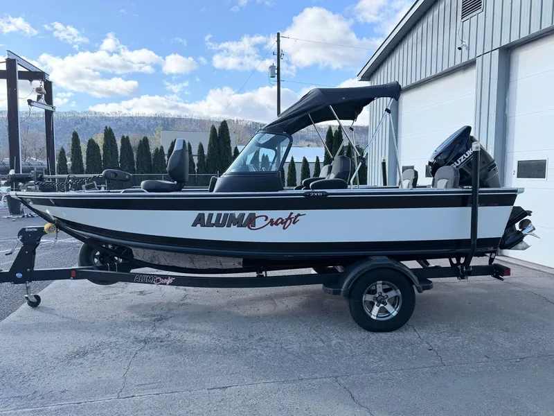 Slide: The Image of 2022 Alumacraft Edge 175 Sport boat on trailer, side view. - 12