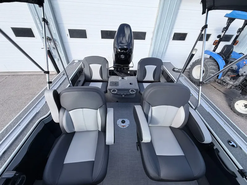 Slide: The Image of Interior of 2022 Alumacraft Edge 175 Sport with four seats. - 19