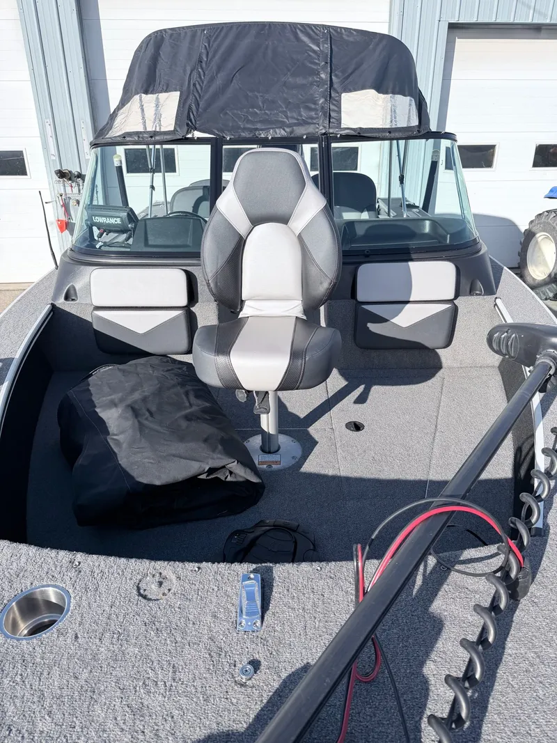 Slide: The Image of 2022 Alumacraft Edge 175 Sport boat interior with seat and accessories. - 24