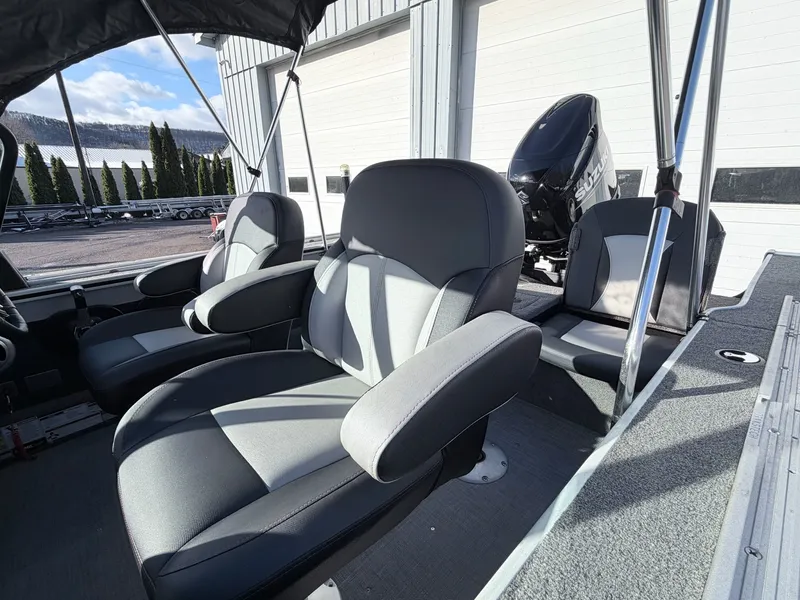 Slide: The Image of Interior of 2022 Alumacraft Edge 175 Sport with comfortable seating. - 34