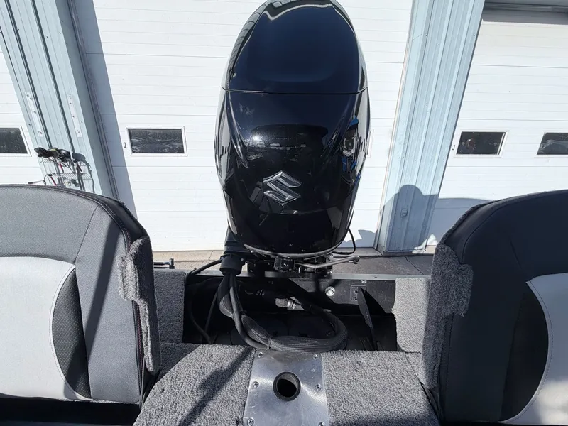 Slide: The Image of 2022 Alumacraft Edge 175 Sport with Suzuki outboard motor. - 35