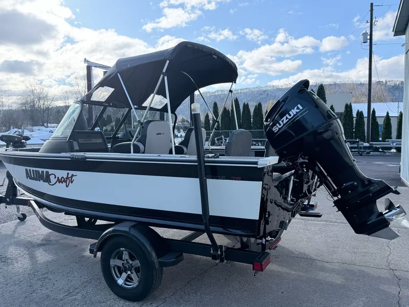 Slide: The Image of 2022 Alumacraft Edge 175 Sport boat with Suzuki outboard motor. - 36