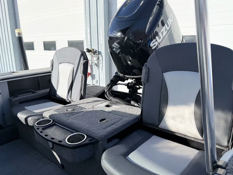 Slide: The Image of Interior of 2022 Alumacraft Edge 175 Sport with Suzuki engine. - 37