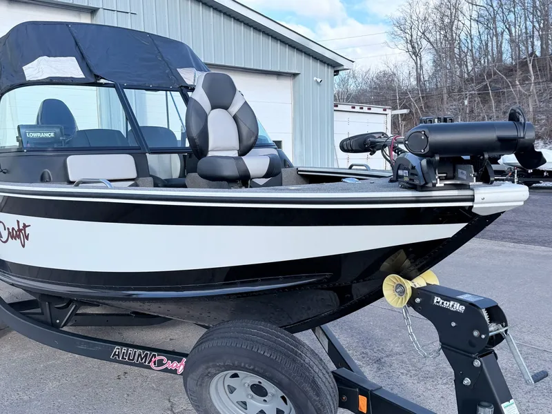 Slide: The Image of 2022 Alumacraft Edge 175 Sport boat on trailer. - 4