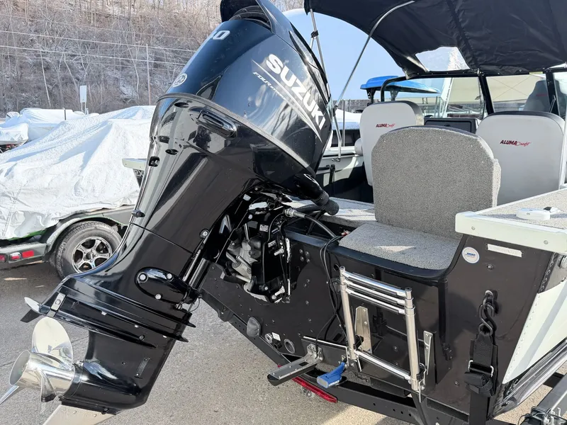 Slide: The Image of 2022 Alumacraft Edge 175 Sport with Suzuki outboard motor. - 43