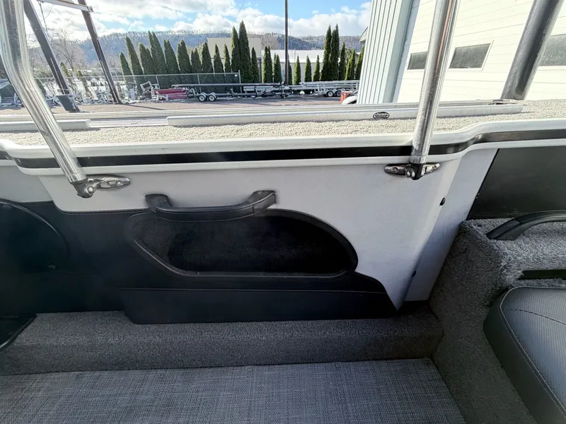 Slide: The Image of Interior view of a 2022 Alumacraft Edge 175 Sport boat. - 48