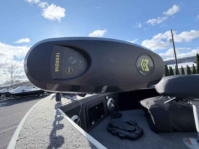 Slide: The Image of Minn Kota Terrova on Alumacraft Edge 175 Sport 2022 boat. - 6