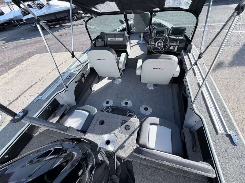 Slide: The Image of Interior of 2022 Alumacraft Edge 175 Sport boat. - 9
