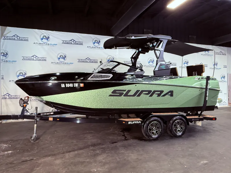 The Image of 2023 Supra SA 550 boat on trailer in showroom. - 1