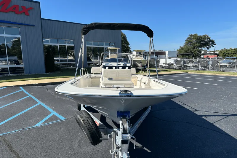 Slide: The Image of Boston Whaler 170 Montauk 2026 - 3