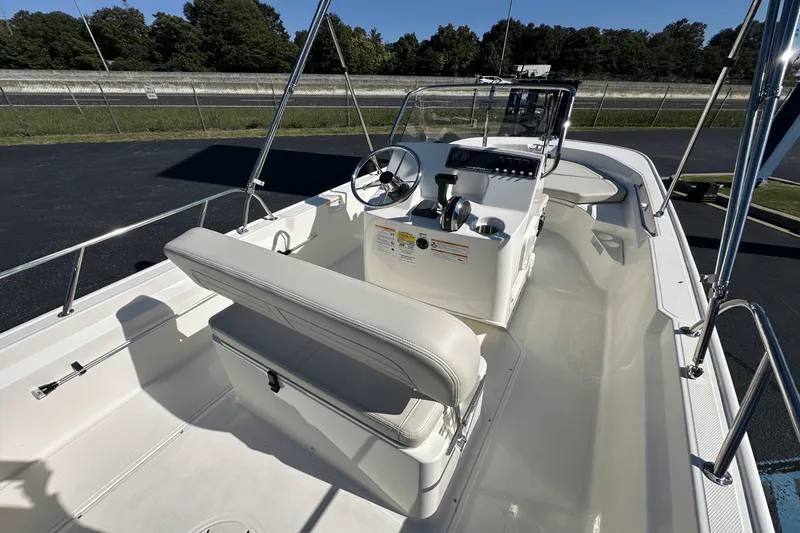 Slide: The Image of Boston Whaler 170 Montauk 2026 - 5
