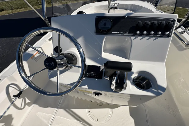 Slide: The Image of Boston Whaler 170 Montauk 2026 - 7