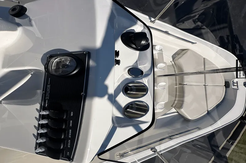 Slide: The Image of Boston Whaler 170 Montauk 2026 - 8