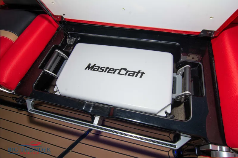 Slide: The Image of MasterCraft X24 2021 - 70