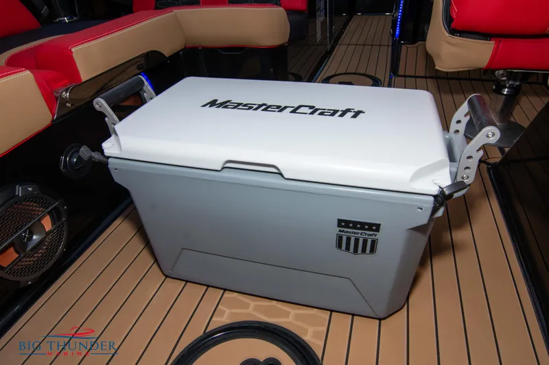 Slide: The Image of MasterCraft X24 2021 - 71