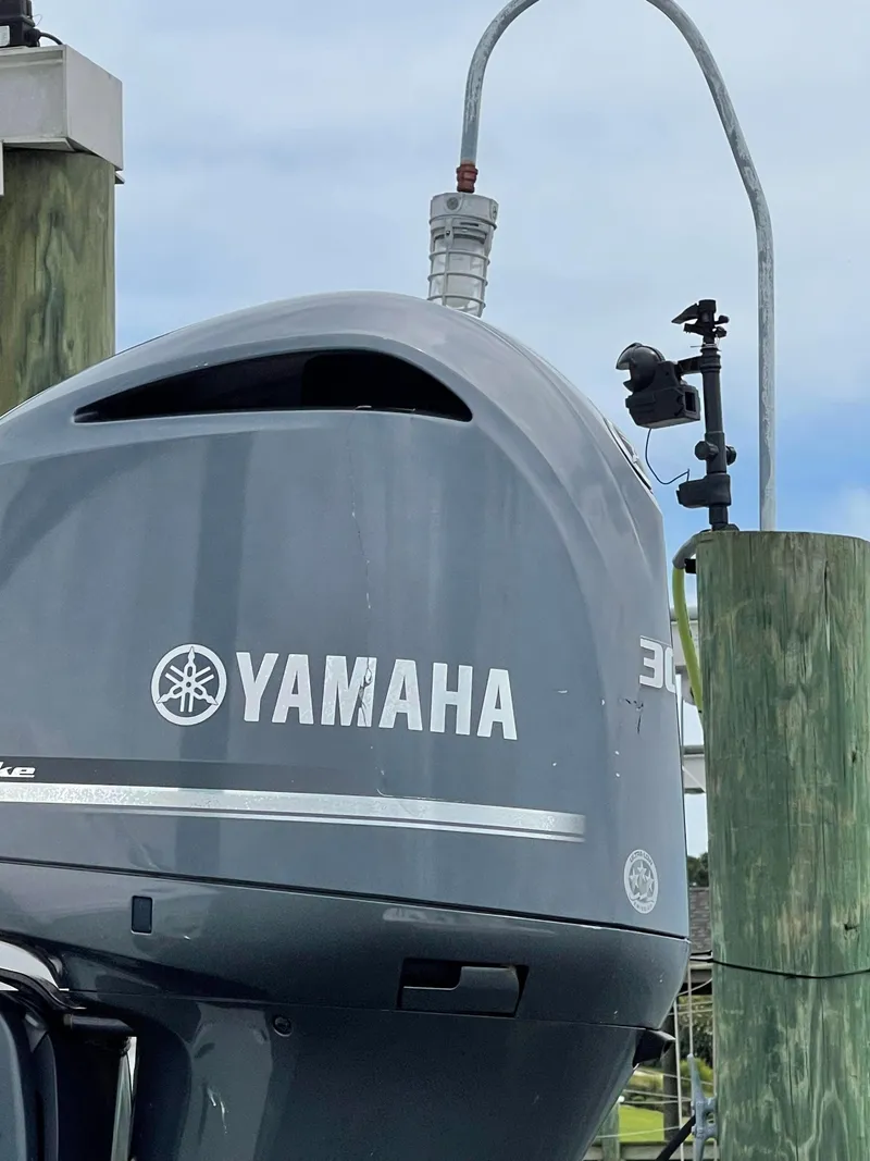 Slide: The Image of Yamaha outboard motor on a 2015 Sea Hunt Edge 24 boat at a dock. - 10