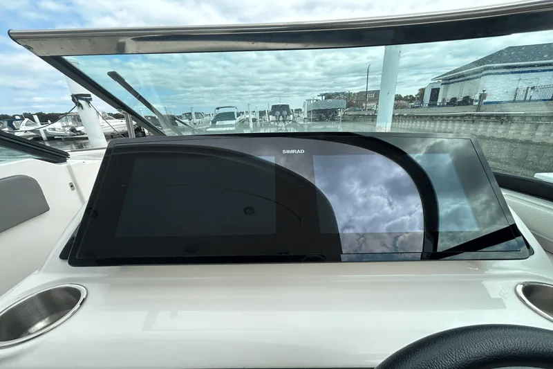 Slide: The Image of Sea Ray 310 SLX 2025 - 25