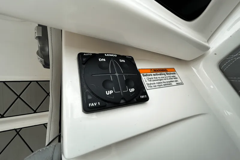 Slide: The Image of Sea Ray 310 SLX 2025 - 28