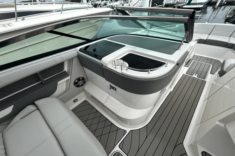 Slide: The Image of Sea Ray 310 SLX 2025 - 34