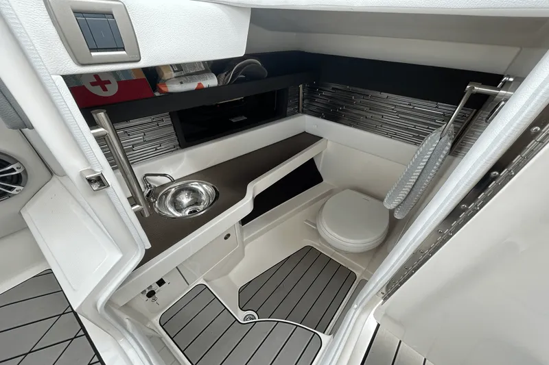 Slide: The Image of Sea Ray 310 SLX 2025 - 36