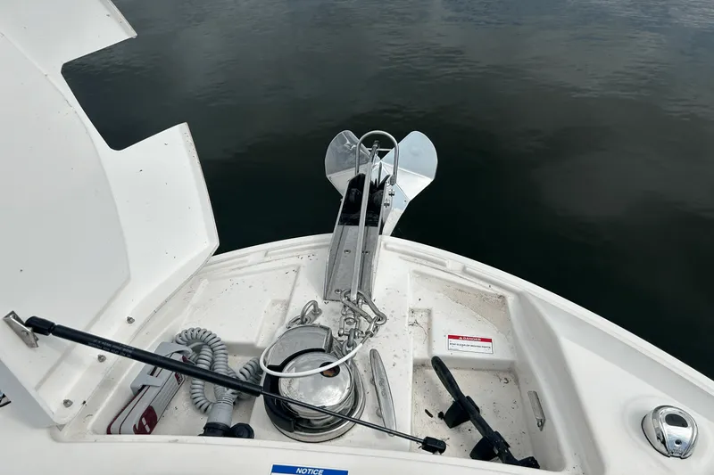 Slide: The Image of Sea Ray 310 SLX 2025 - 43