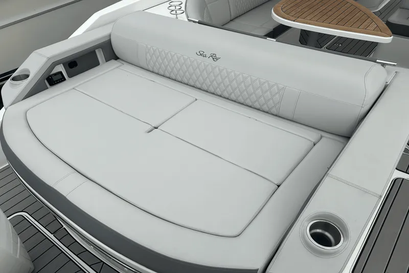 Slide: The Image of Sea Ray 310 SLX 2025 - 46