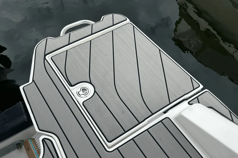 Slide: The Image of Sea Ray 310 SLX 2025 - 49