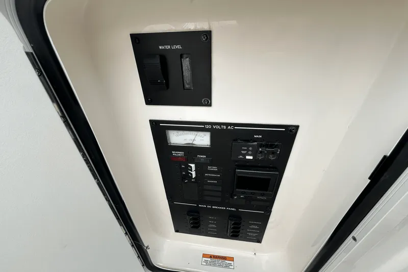 Slide: The Image of Sea Ray 310 SLX 2025 - 56