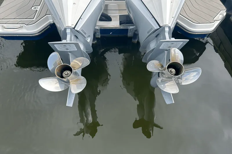 Slide: The Image of Sea Ray 310 SLX 2025 - 60