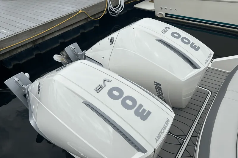 Slide: The Image of Sea Ray 310 SLX 2025 - 8