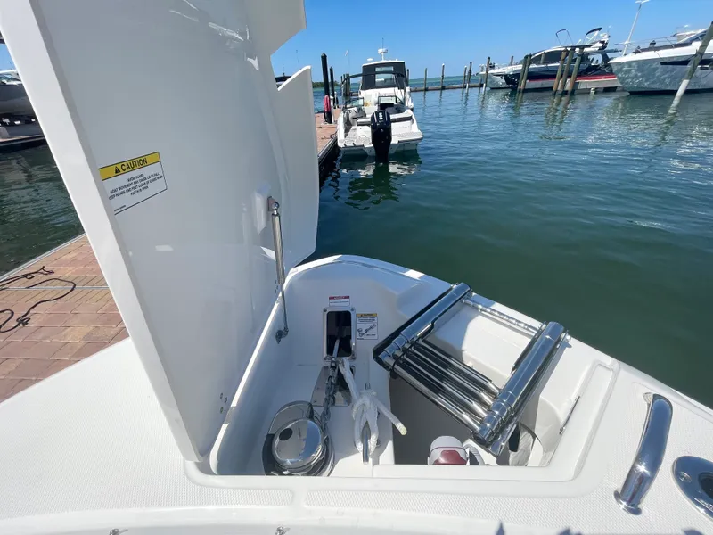 Slide: The Image of Boston Whaler 330 Vantage 2026 - 30