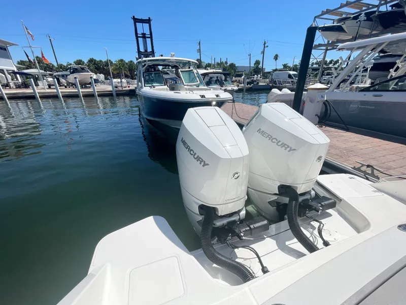 Slide: The Image of Boston Whaler 330 Vantage 2026 - 31