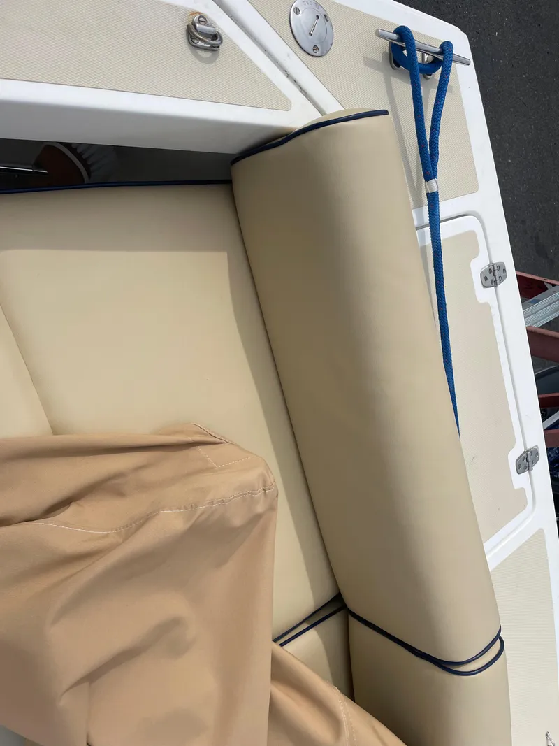 Slide: The Image of 2004 Hunt Yachts Surfhunter 29 with radar, docked near other boats, under cloudy sky. - 10