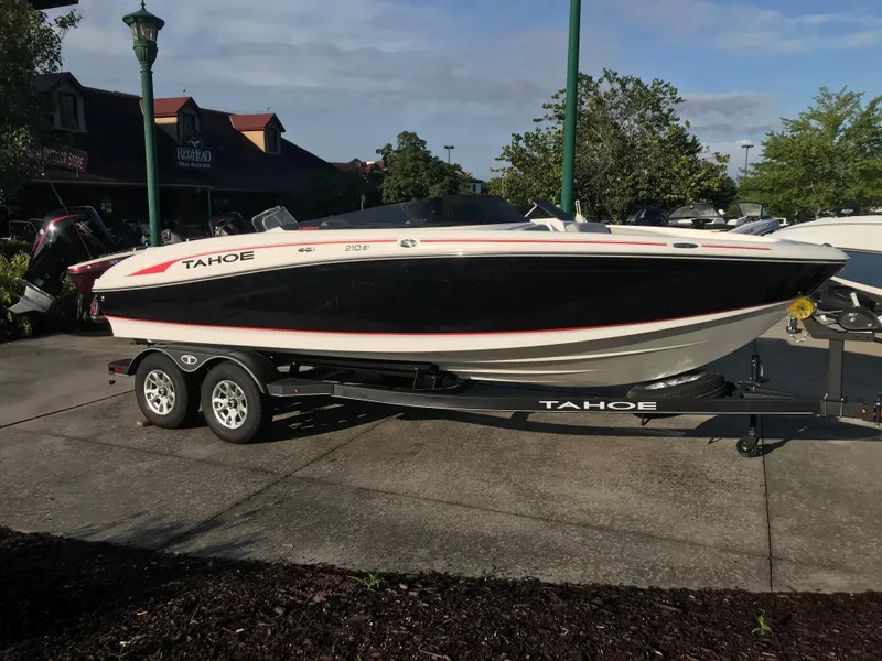 The Image of 2023 Tahoe 210 Si Limited boat on trailer in outdoor setting. - 0