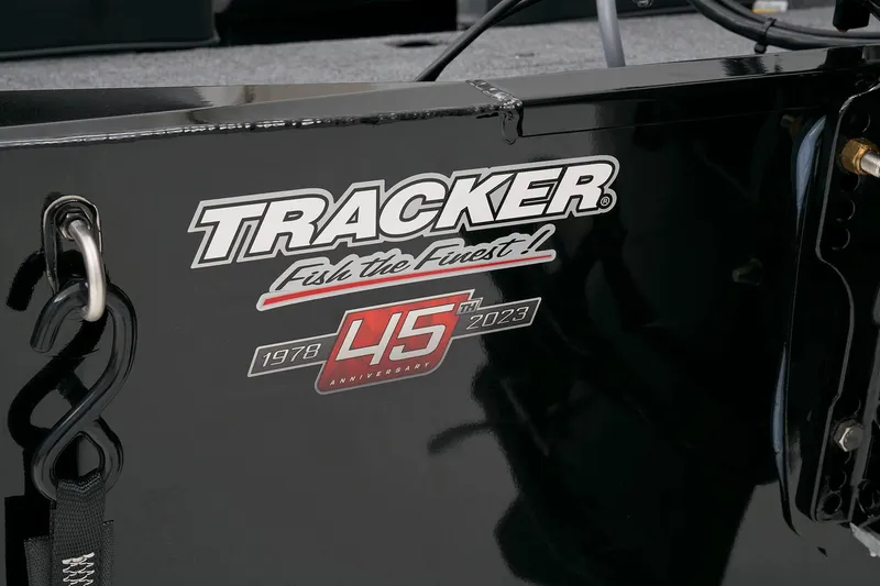 Slide: The Image of Tracker Pro 170 2023 - 35