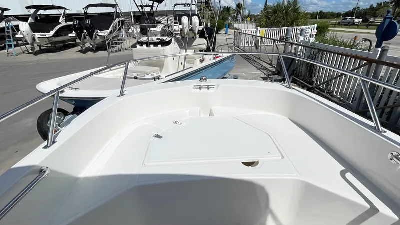 Slide: The Image of Boston Whaler 160 Super Sport 2026 - 10