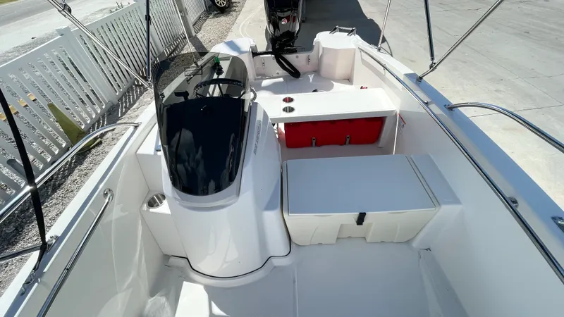 Slide: The Image of Boston Whaler 160 Super Sport 2026 - 6