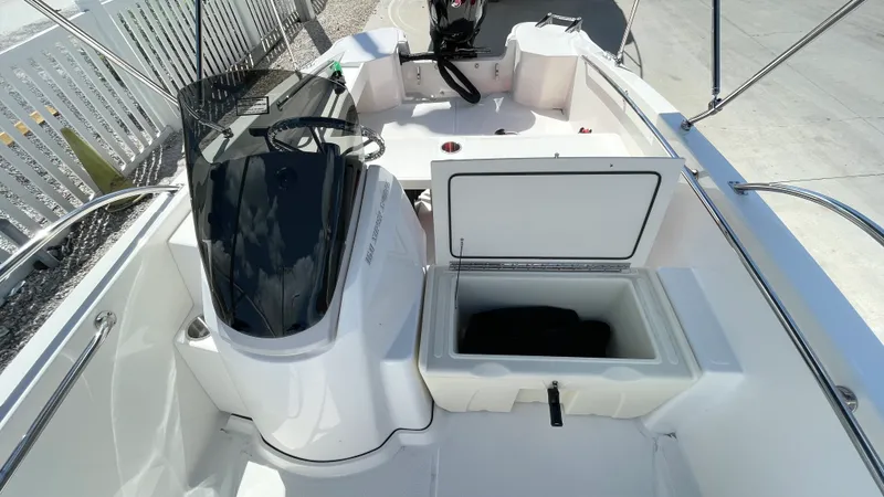 Slide: The Image of Boston Whaler 160 Super Sport 2026 - 7