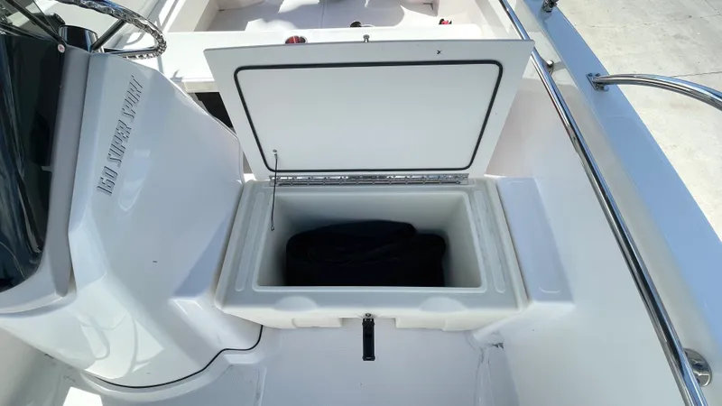 Slide: The Image of Boston Whaler 160 Super Sport 2026 - 8