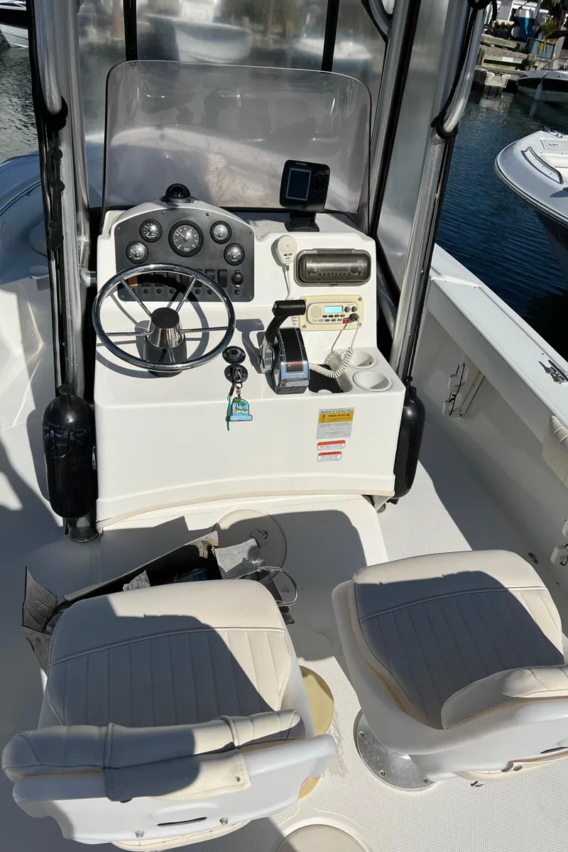 Slide: The Image of 2008 Mako 204 CC boat console with steering wheel and navigation equipment. - 5