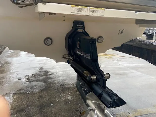 Slide: The Image of 2017 Sea Ray 250 SLX boat stern with MerCruiser outdrive. - 13