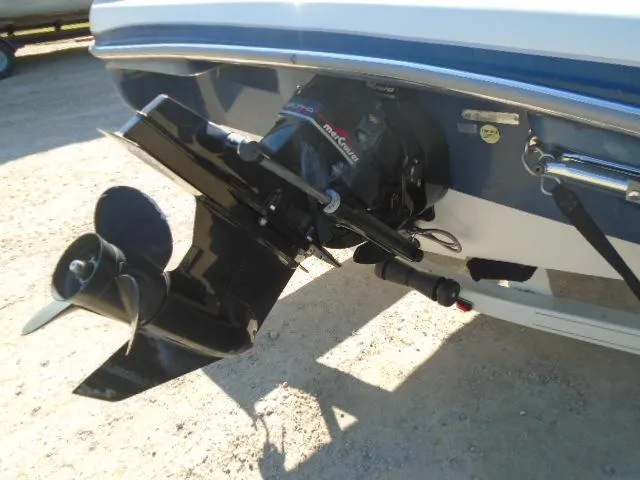 Slide: The Image of 1998 Tahoe Q5L I/O boat stern with outboard motor and propeller. - 14