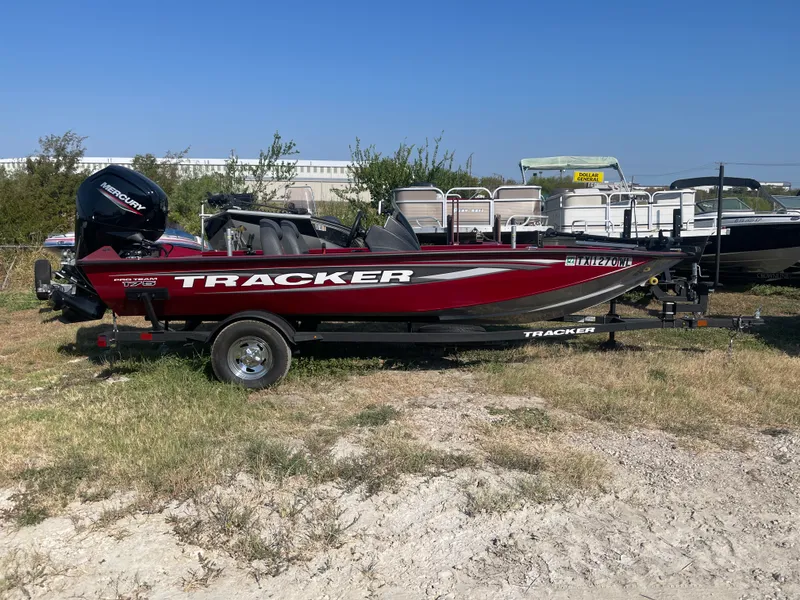 The Image of Tracker Pro Team 175 2025 - 0