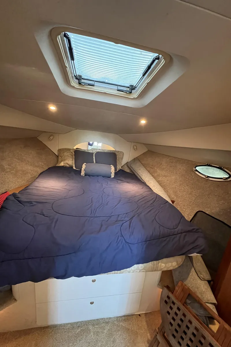 Slide: The Image of Silverton 35 V-berth - 6