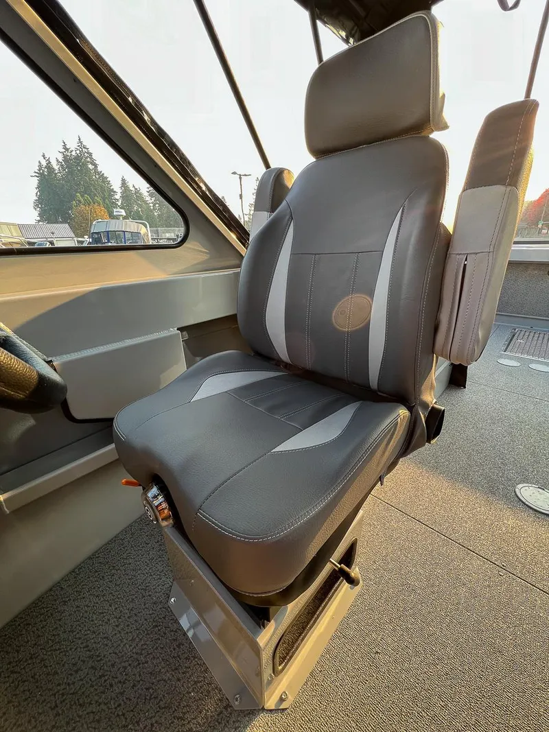 Slide: The Image of Hewescraft 210 Sea Runner ET 2025 - 9