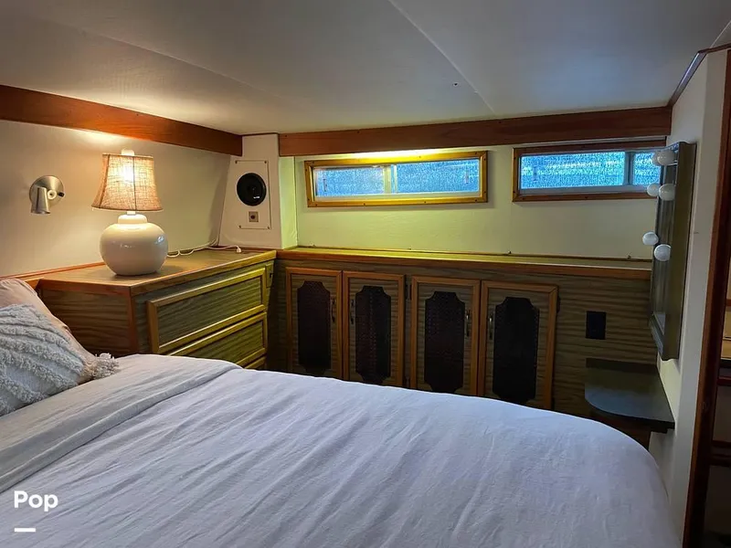 Slide: The Image of 1976 Viking 43 Double Cabin Motoryacht for sale in Portage, IN - 16